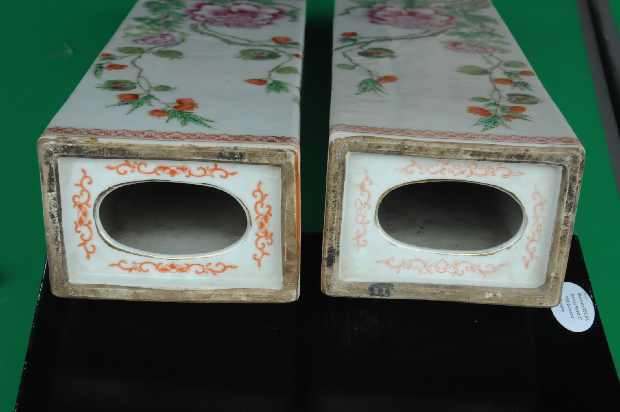 A pair of Chinese rectangular tall stands, decorated with chrysanthemum and birds. Height 42 cm. - Image 7 of 7