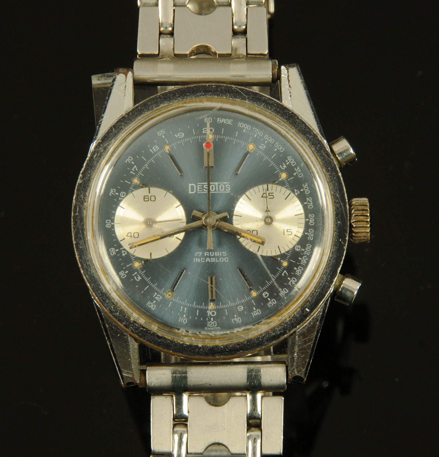 A vintage gentleman's chronometer wristwatch by Desotos. Case diameter 37 mm.