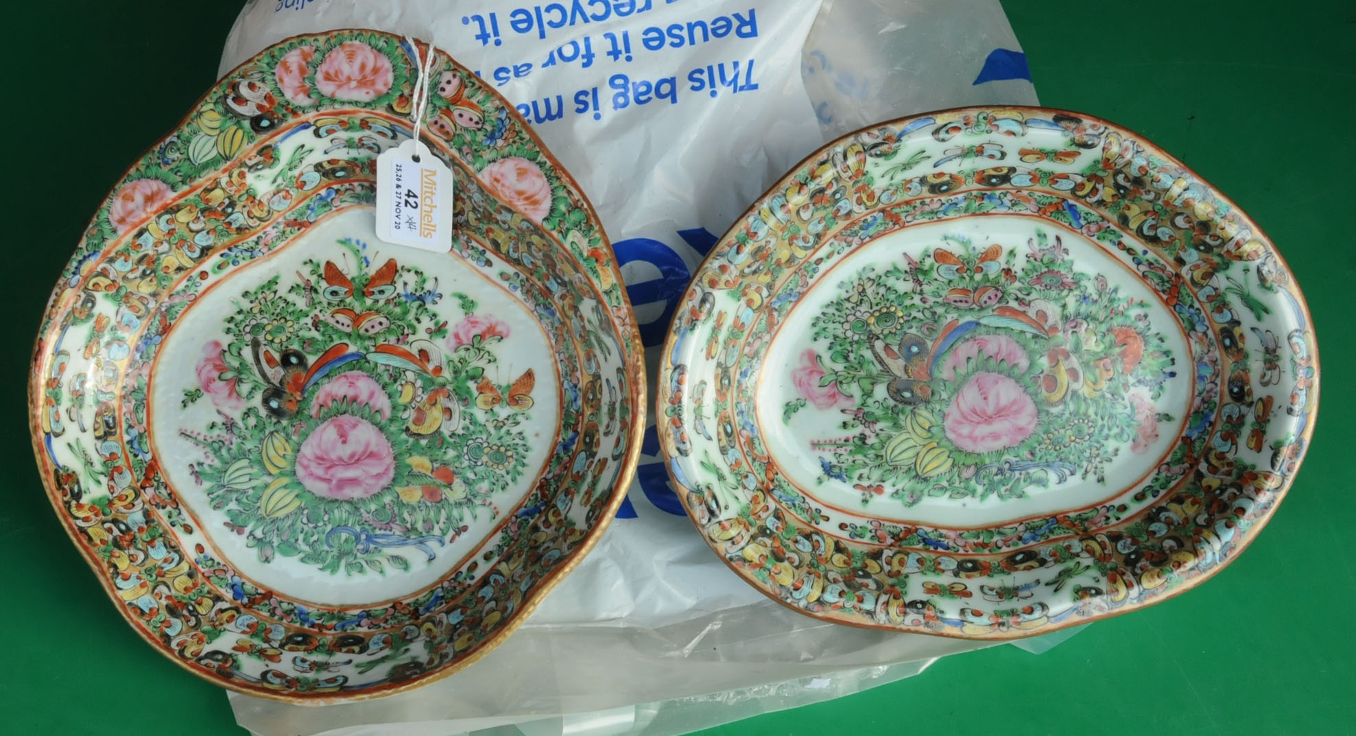 A collection of Cantonese plates and dishes. Ten 21 cm plates and 4 dishes (various). - Image 5 of 13