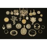 A quantity of miscellaneous silver jewellery and other items.