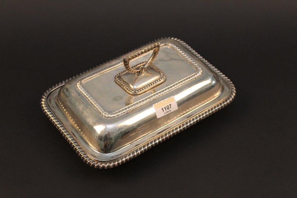 An early 20th century silver entree dish - Image 2 of 9