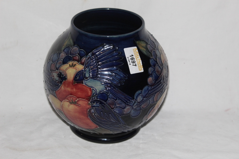 A Moorcroft pottery finches pattern glob - Image 2 of 5