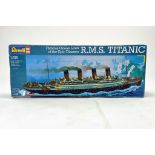 Revell 1/570 plastic model kit comprising RMS Titantic. Excellent and Complete.