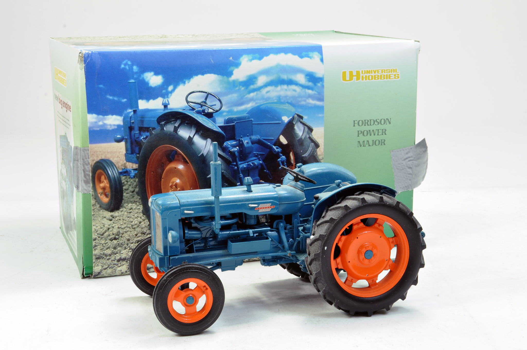 UH 1/16 Fordson Power Major Tractor. Dusty as ex display but very good to excellent with box.