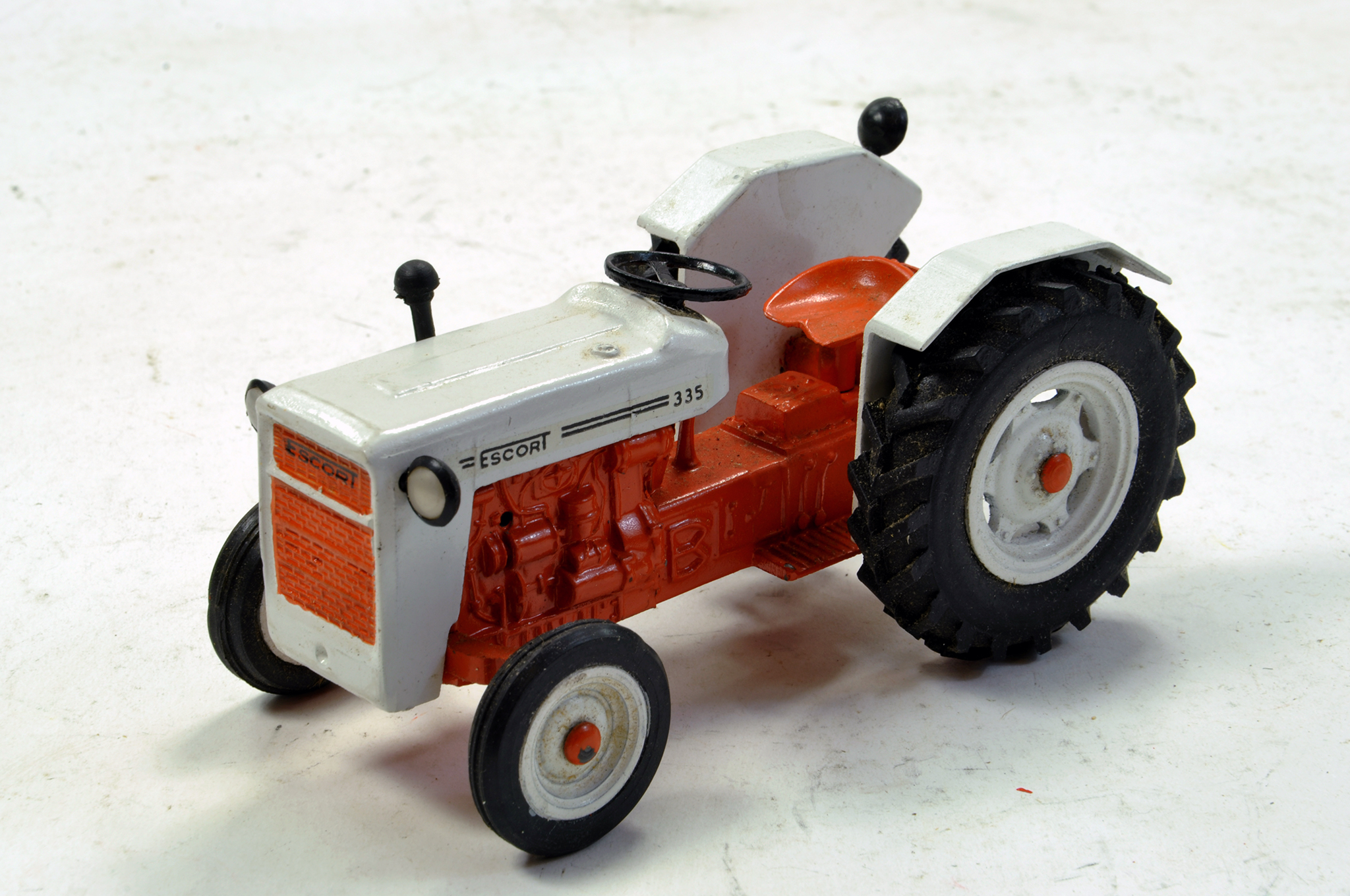 Milton India 1/25 Escort 335 Tractor. No Box/Boxes but complete and excellent. No apparent faults.