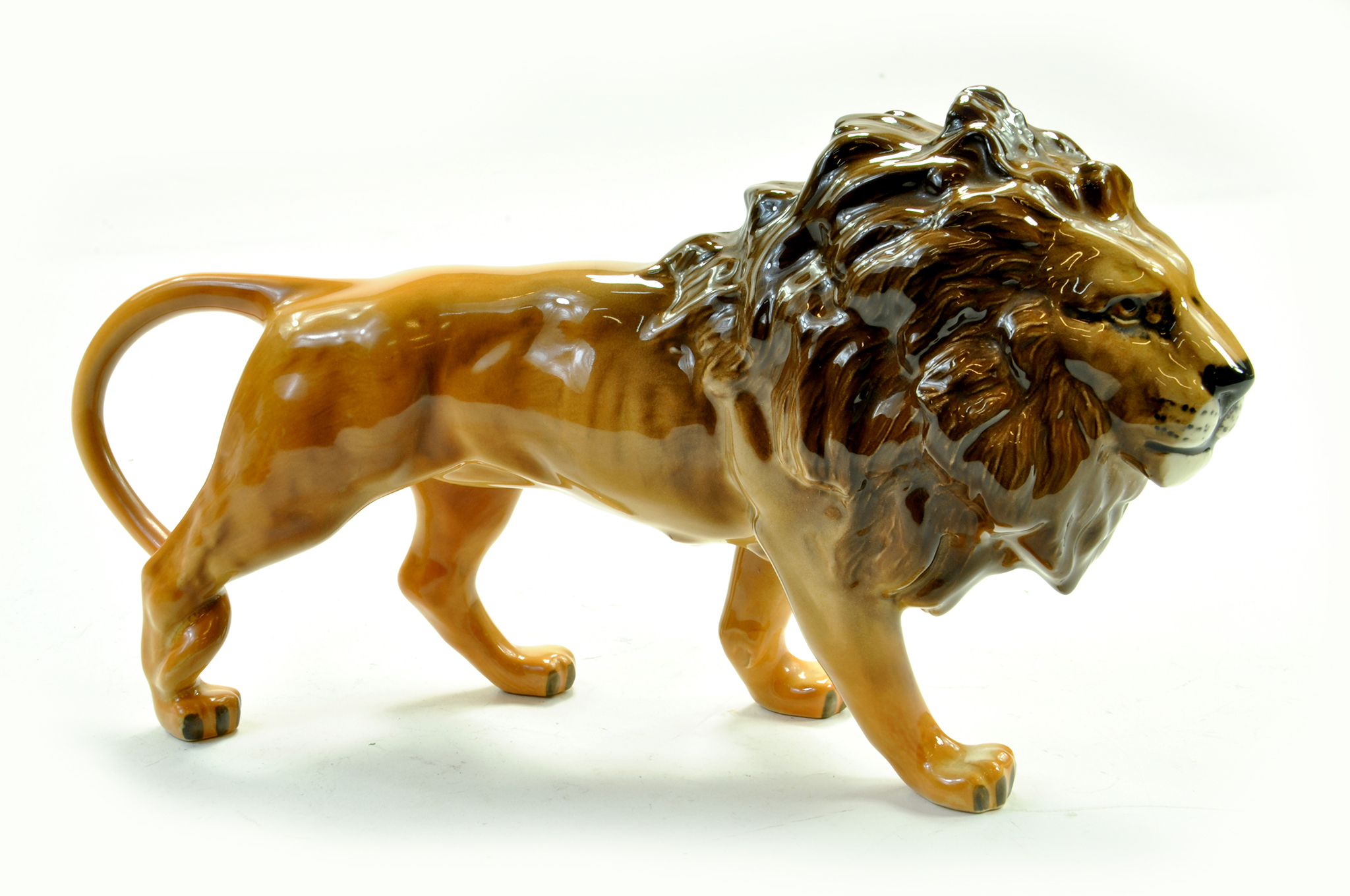 Beswick Lion Facing Right Model No. 1506 5 ¼” – 13.3cm - Golden Brown in Gloss. No Faults. Note: