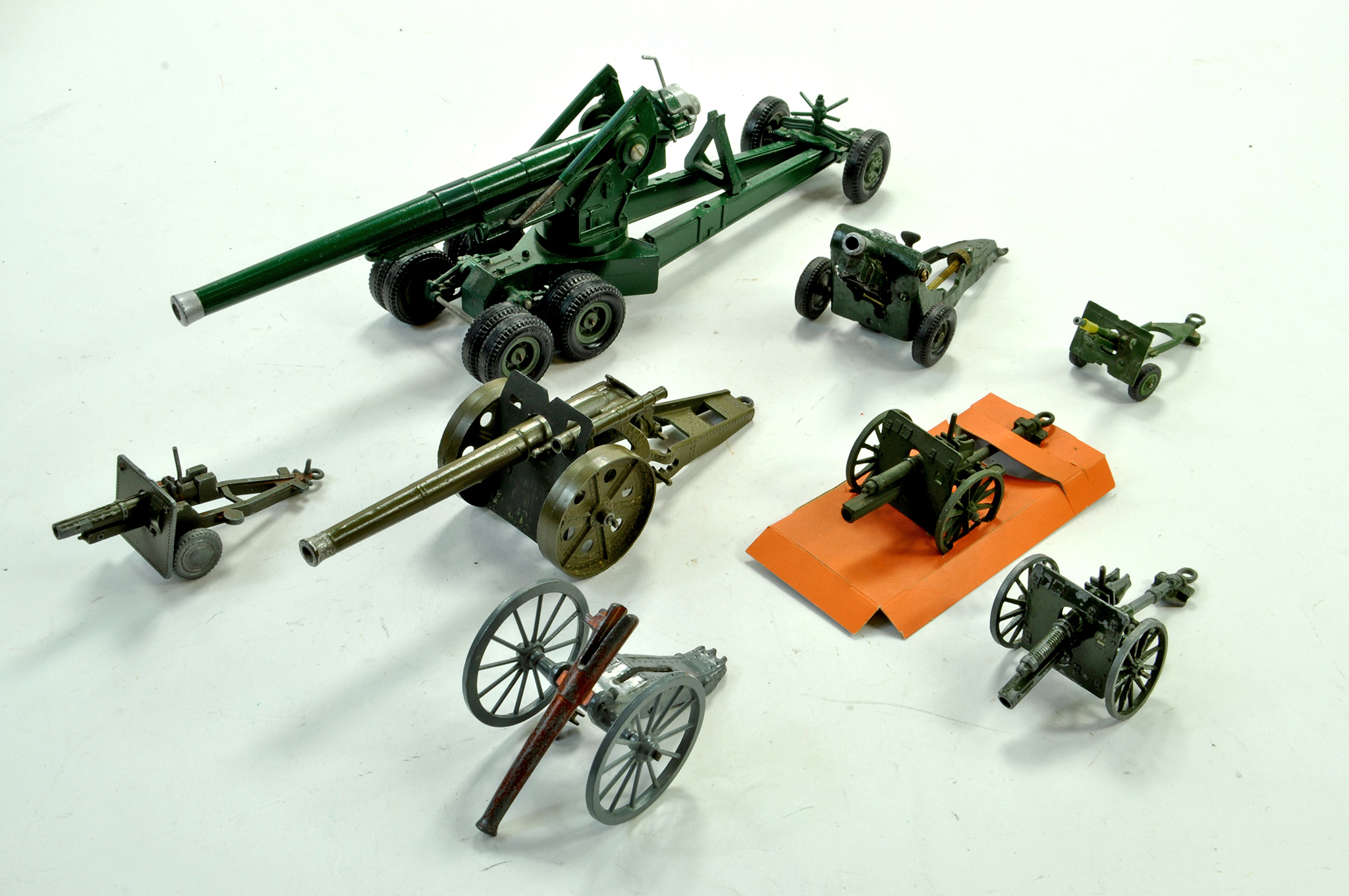 A group of British, mostly Britains made military guns / cannon. Generally fair to very good.