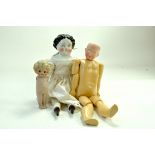 A trio of vintage issue dolls, fair only for spares / repairs. Note: We are happy to provide