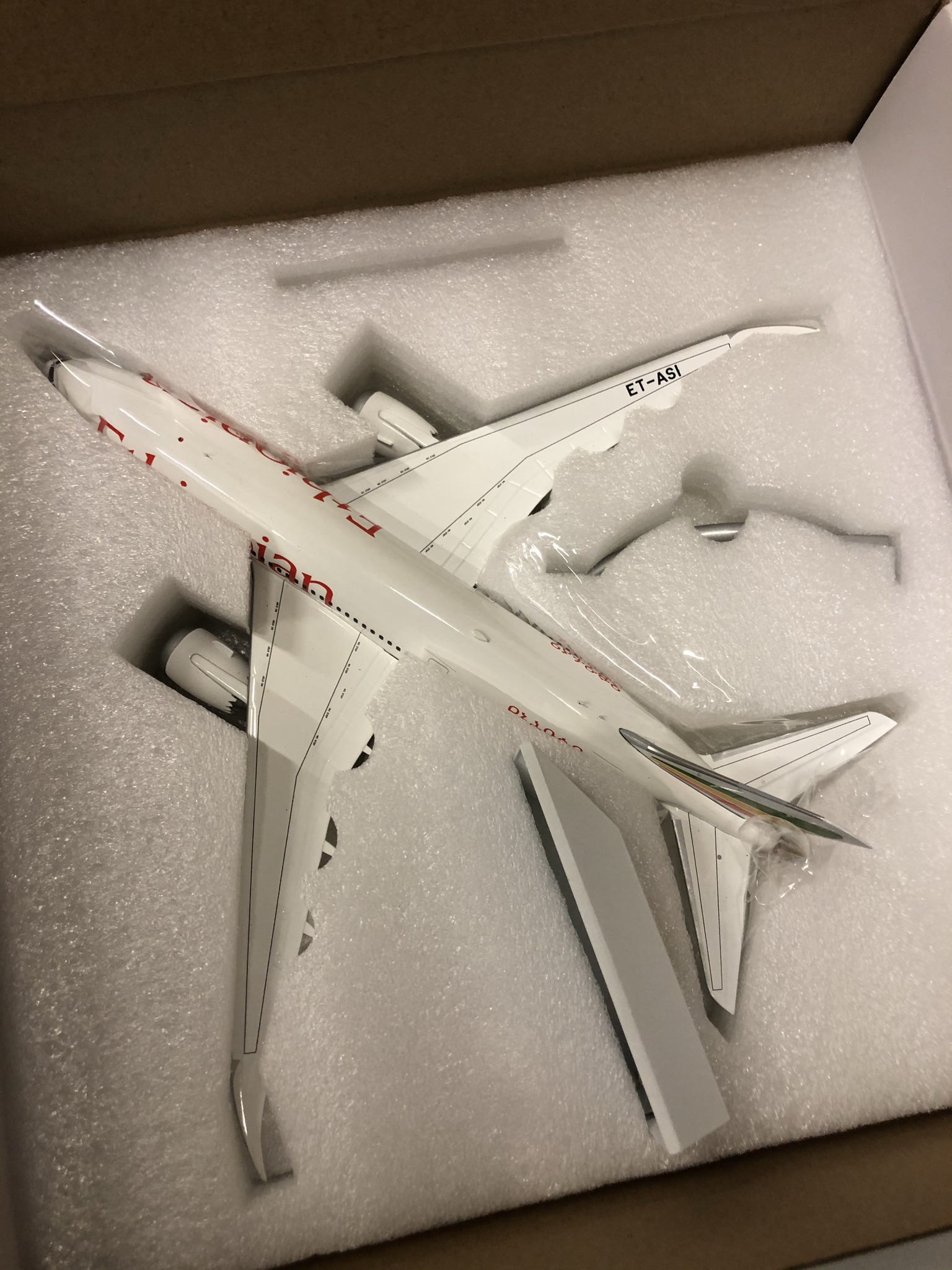 Model Aircraft Issue comprising 1/200 issue, Inflight Boeing 787-8. Note important condition - Image 3 of 4