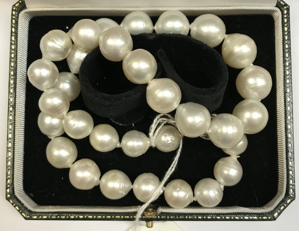 A South Sea (Northern Australian) pearl necklace with silver clasp,