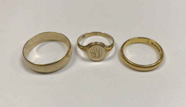 A 9ct gold wedding band 3.5g size V, a 22ct gold wedding band 4.