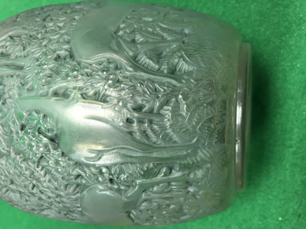 A Lalique "Biches" frosted and clear glass vase decorated with deer in woodland, - Image 9 of 14