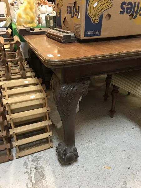 An Edwardian mahogany extending dining table,