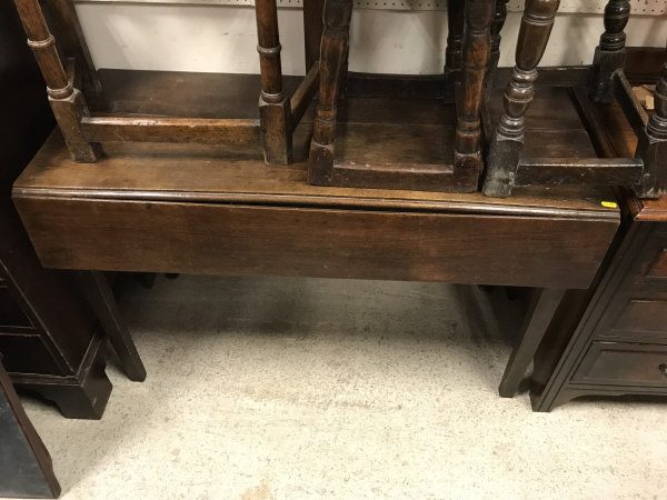 Two oak joint stools together with an oak credence style side table and an oak single leaf drop - Image 22 of 22