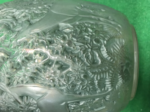 A Lalique "Biches" frosted and clear glass vase decorated with deer in woodland, - Image 12 of 14