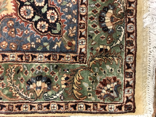 A Persian rug, - Image 4 of 14