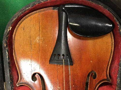 An early 20th Century child's violin in case, - Image 2 of 18