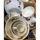 A collection of Royal Worcester Evesham pattern dinner wares