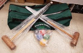 A modern Longworth croquet set, housed in canvas bag CONDITION REPORTS 6 x mallets,