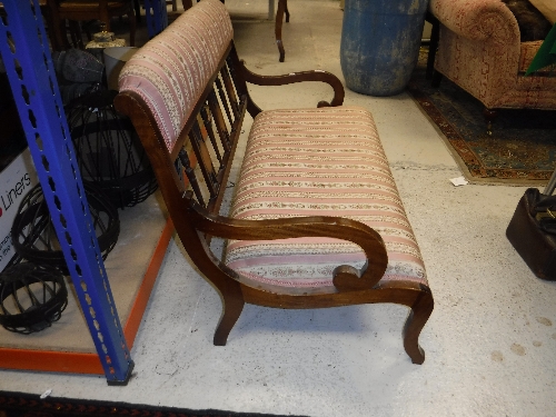 An Edwardian salon settee with striped upholstery Size approx. - Image 5 of 9