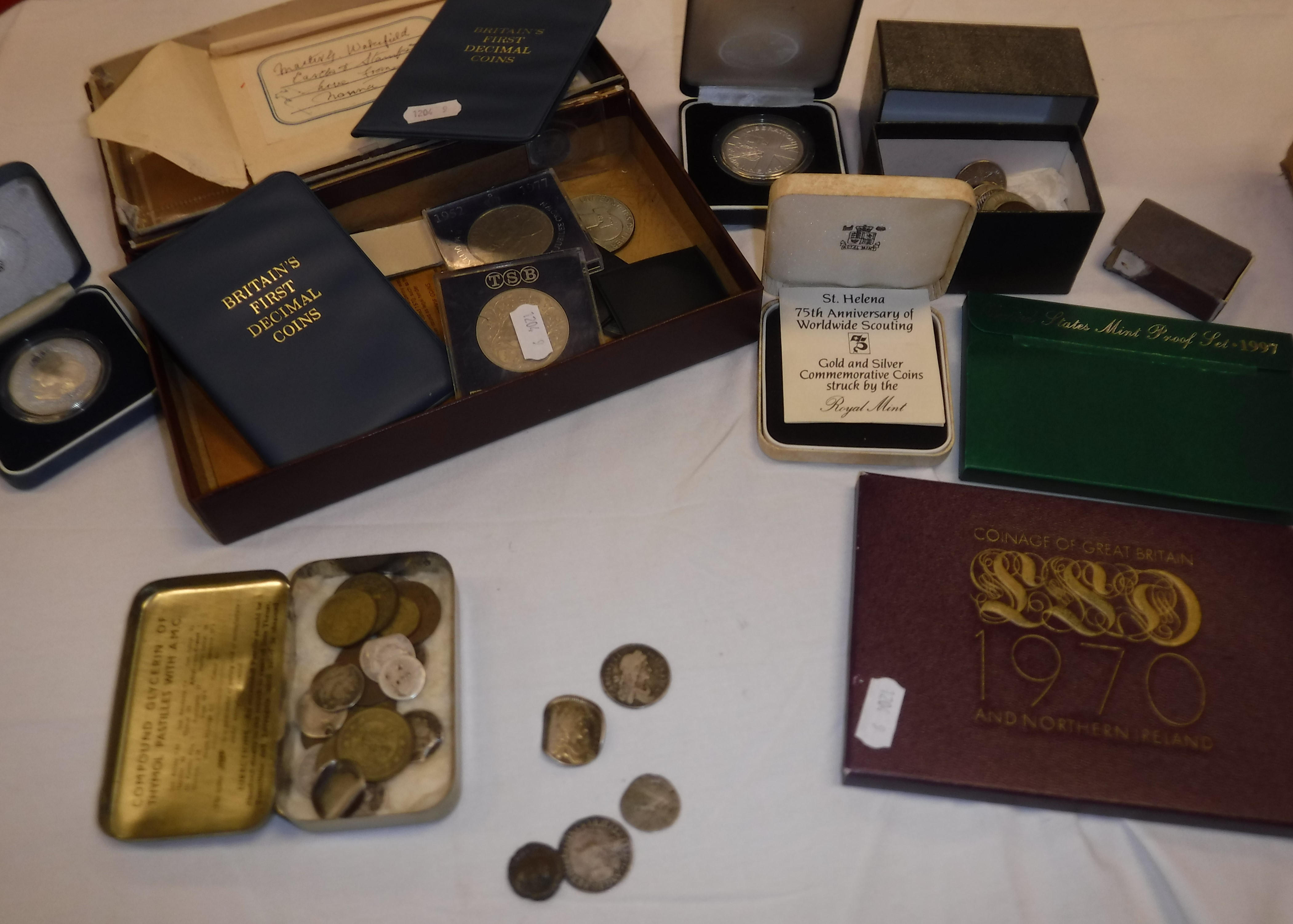 A collection of various British and World coinage, etc, - Image 2 of 3