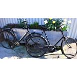 Two vintage gentleman's Raleigh bicycles together with a work bench vice and carjack