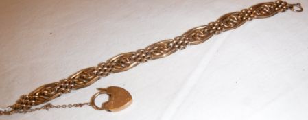 A 9 carat gold bracelet with heart-shaped locket, approx 18.