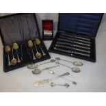 A cased set of six silver teaspoons and sugar tongs (Birmingham 1906),