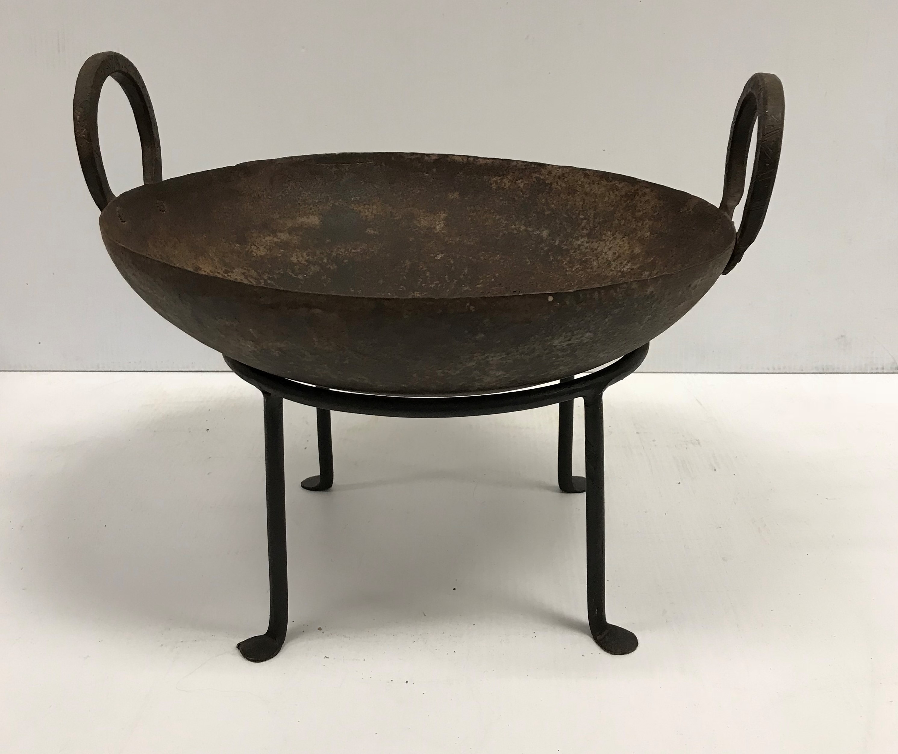 A small iron kadai, 35. - Image 2 of 2