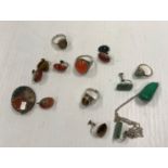 A collection of jewellery to include tiger's eye, moss agate, malachite, etc,