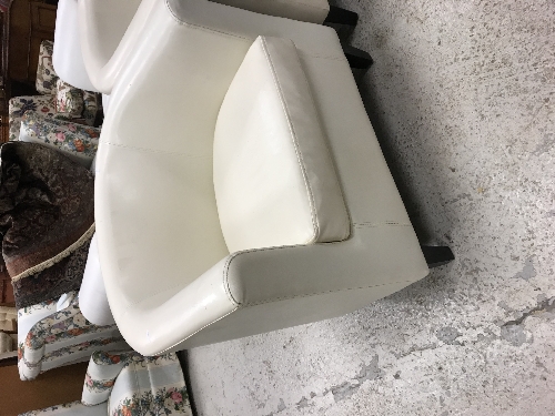 A near matching pair of modern Italian cream leather upholstered tub chairs on square tapered - Image 7 of 14