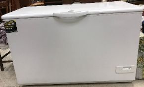 A Zanussi Model ZFC41400WA/BN1425 chest freezer, 133.5 cm wide x 66.