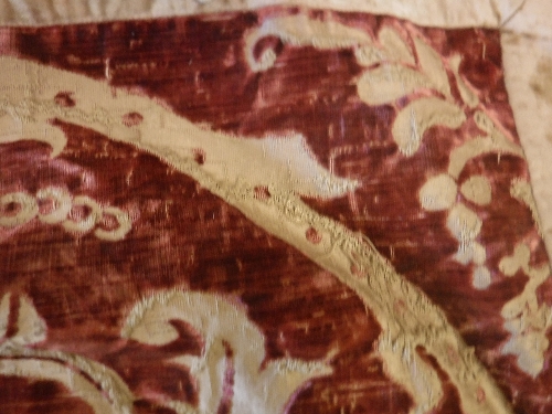 A 19th Century velvet red and gold tablecloth with tasselled edge and bird and foliate decoration - Image 8 of 16