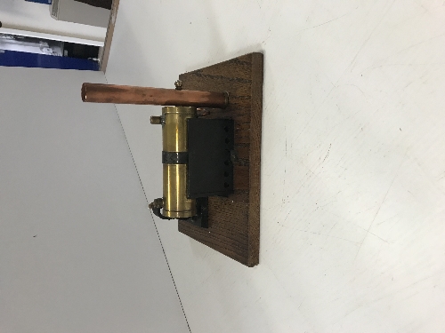 A scratch built copper and brass stationary steam engine with electric bulb, on an oak base, - Image 4 of 5