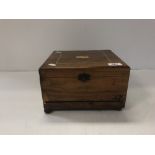 A 19th Century walnut cased table top polyphon with paper label to interior of lid,