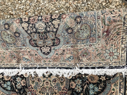 A Persian design rug with centre medalli - Image 2 of 2