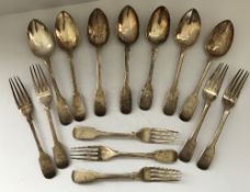 A set of six George V silver dessert spoons (by Wilson & Gill, London 1923),