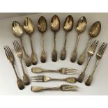 A set of six George V silver dessert spoons (by Wilson & Gill, London 1923),