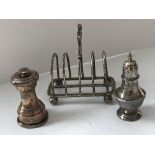 A silver four section toast rack of typical form,