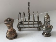 A silver four section toast rack of typical form,