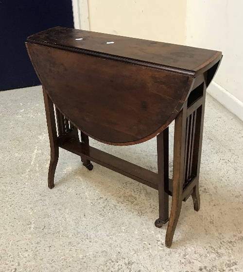 A 20th Century Georgian style mahogany drop leaf table,