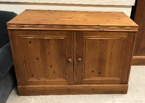 A modern painted wrought iron framed console table, with wooden plank top, - Image 2 of 2