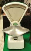 A set of vintage enamelled Avery 2lb shop scales,