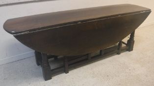 An oak oval drop leaf gate leg wake tabl