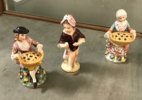 A pair of Höchst miniature figures as la