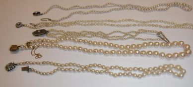 A single strand pearl necklace with opal and simluated diamond clasp, 46 cm long,