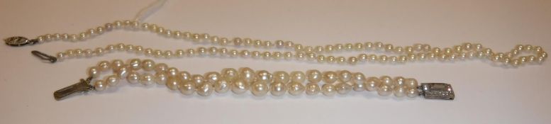 A seed pearl single strand necklace,