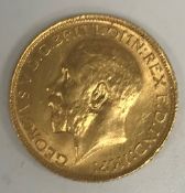 A George V gold sovereign, 1913,