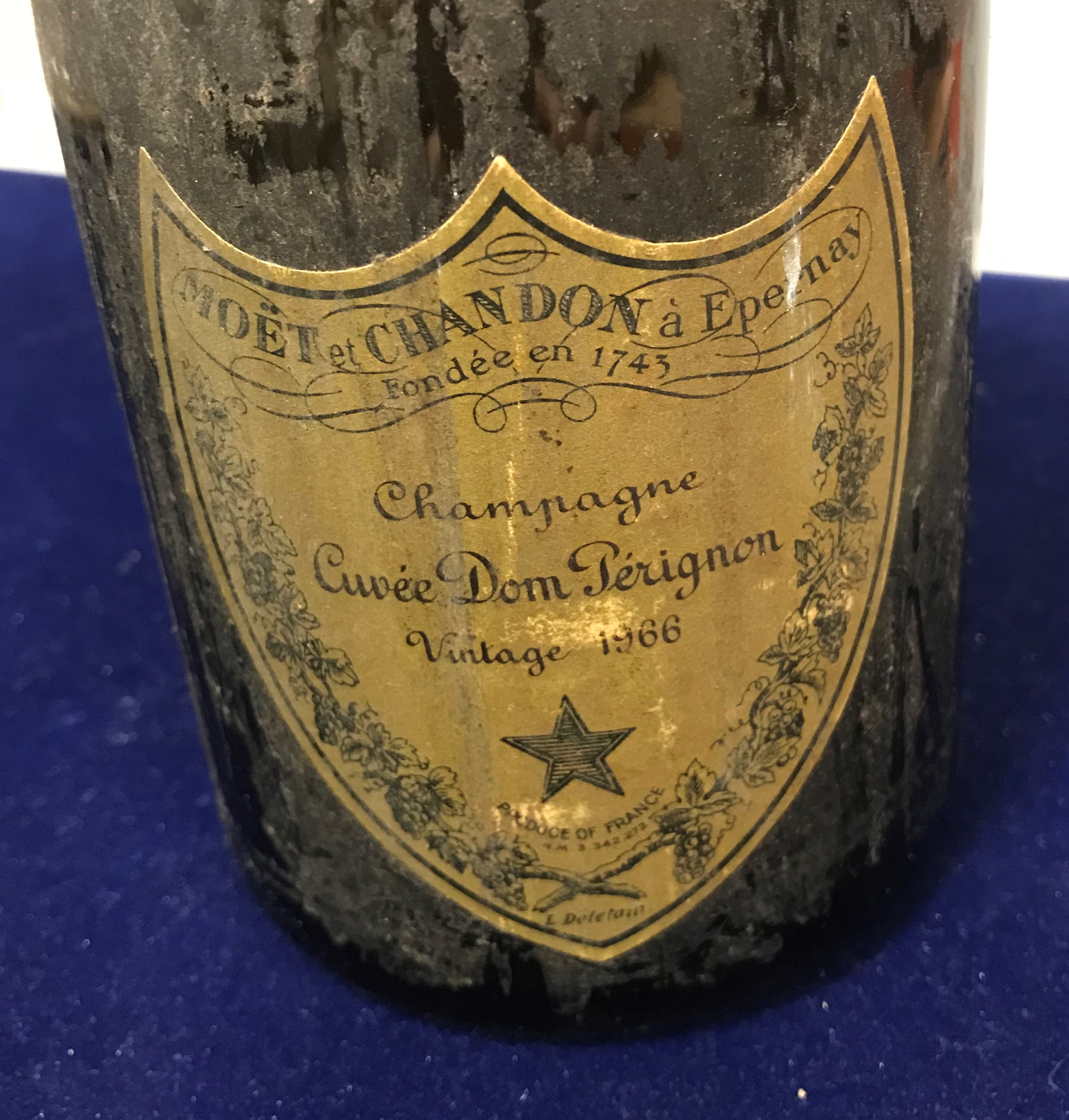 One bottle Möet et Chandon Champagne Cuvée Dom Perignon 1966 - Image 2 of 4