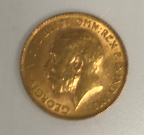 A George V gold half sovereign, 1914, 4 - Image 3 of 4